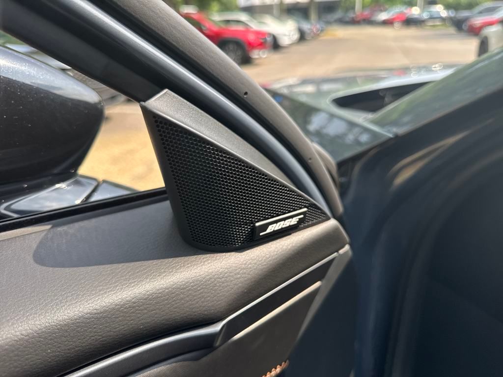 Vehicle image 31 of 39