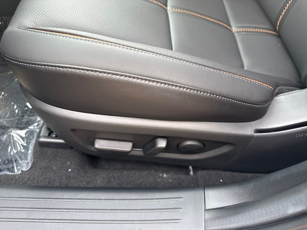 Vehicle image 32 of 39