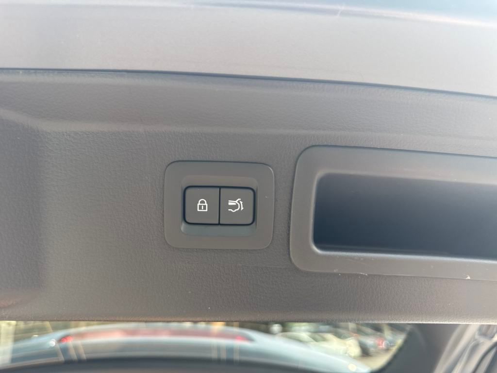 Vehicle image 38 of 39