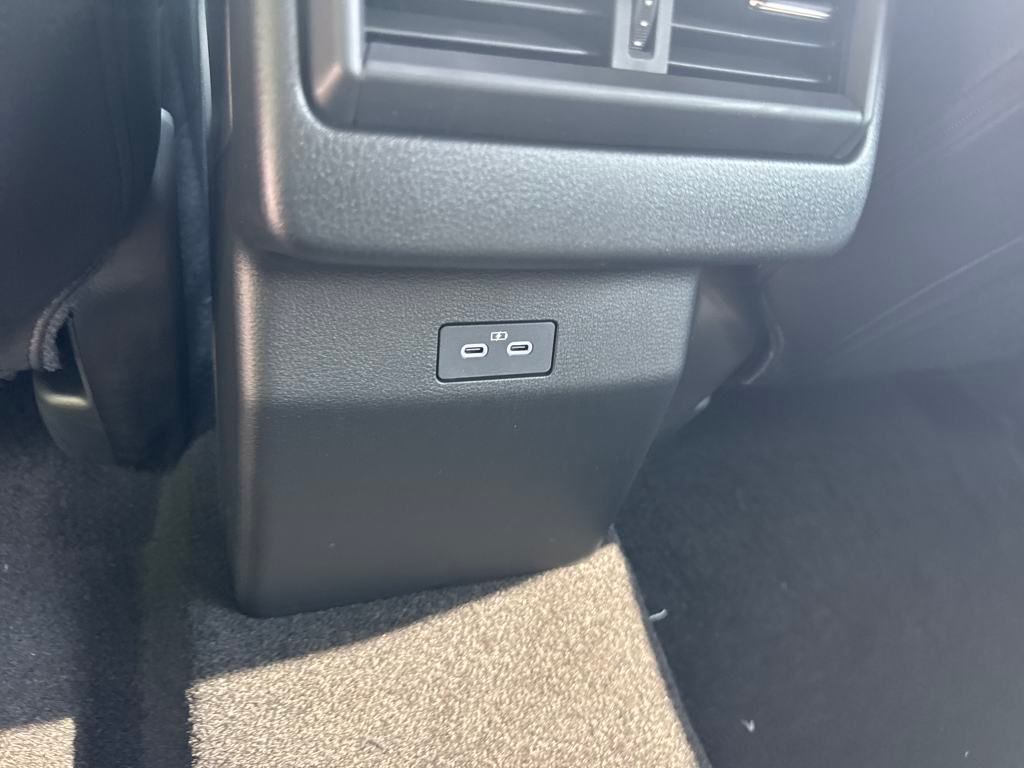 Vehicle image 35 of 39
