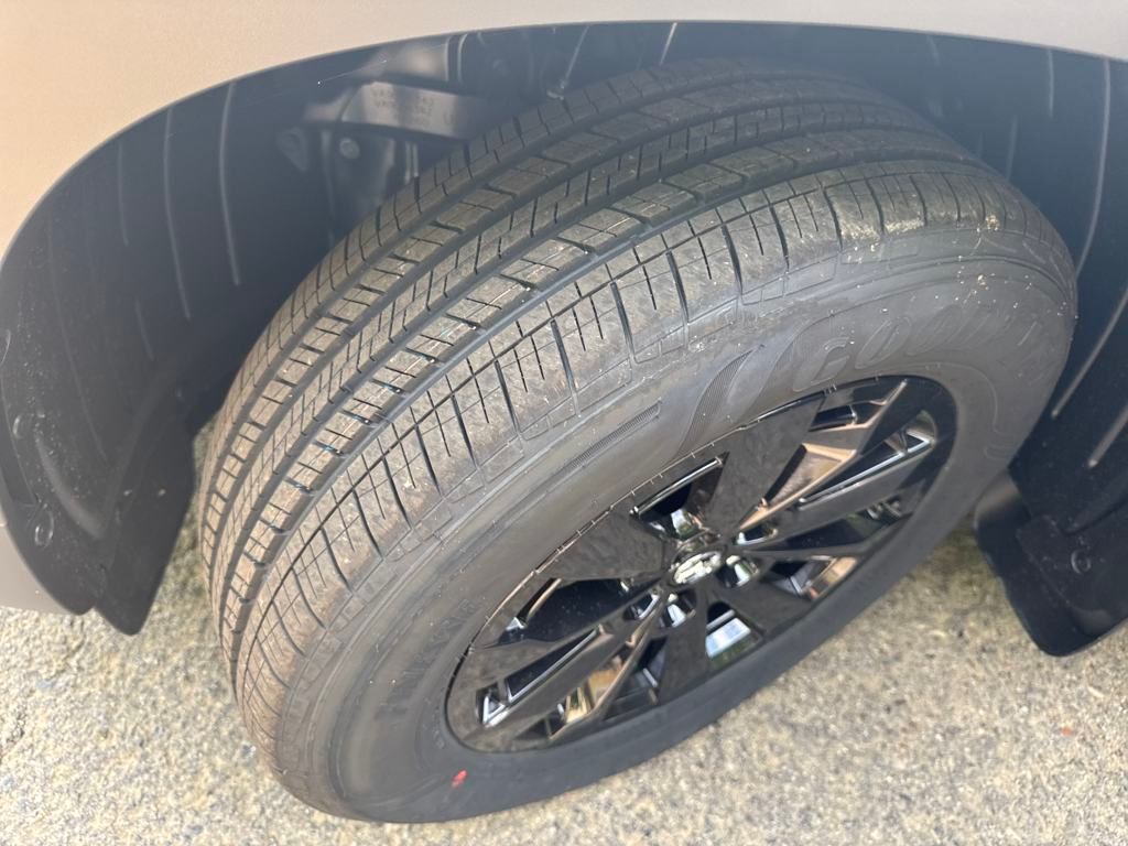 Vehicle image 28 of 39