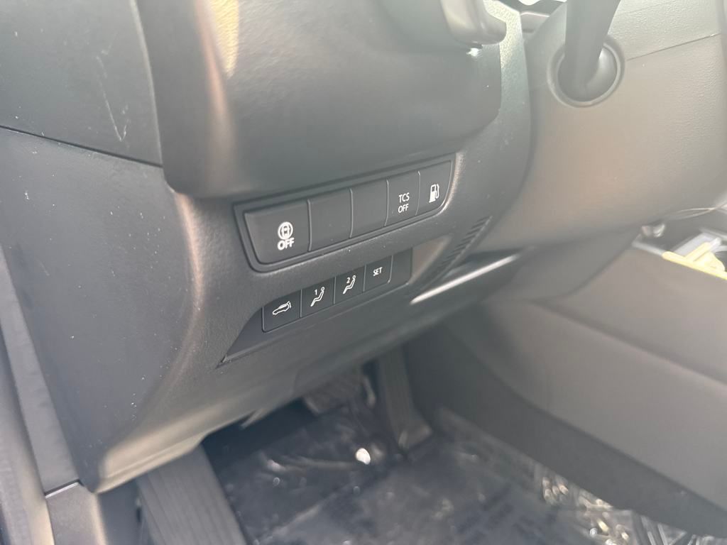 Vehicle image 33 of 39