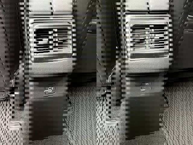 Vehicle image 19 of 40