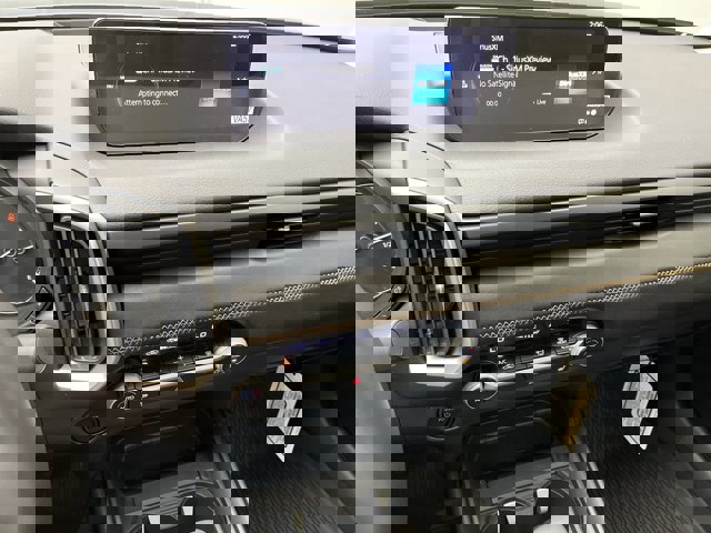 Vehicle image 23 of 40