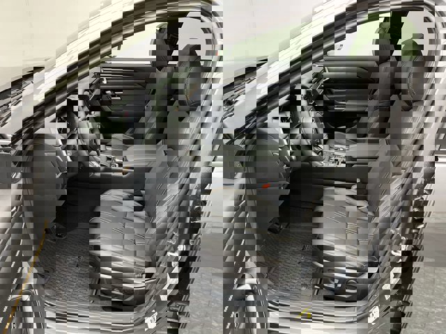 Vehicle image 10 of 40