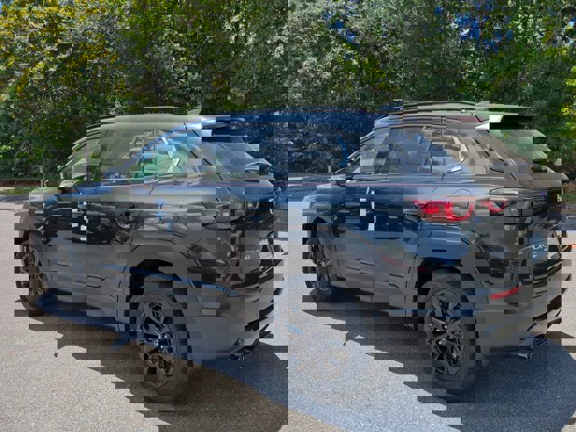 Vehicle image 6 of 24