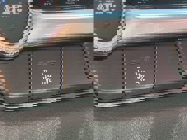 Vehicle image 18 of 24