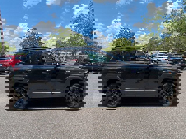 Vehicle image 3 of 24