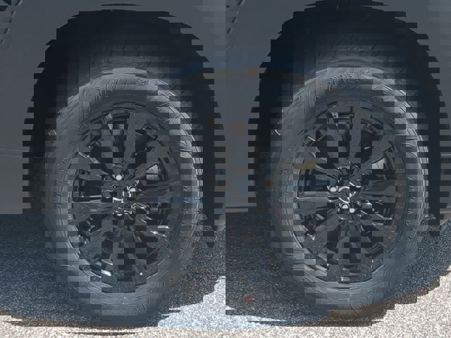 Vehicle image 9 of 26
