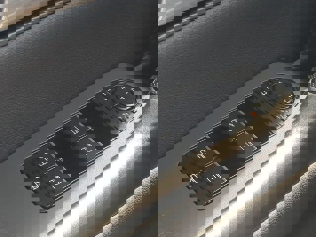 Vehicle image 21 of 26