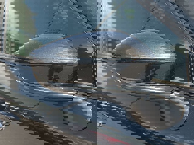 Vehicle image 18 of 26