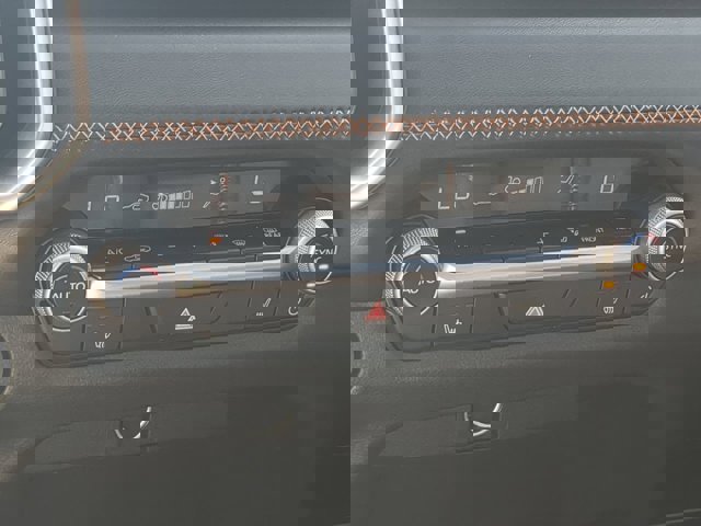 Vehicle image 25 of 26