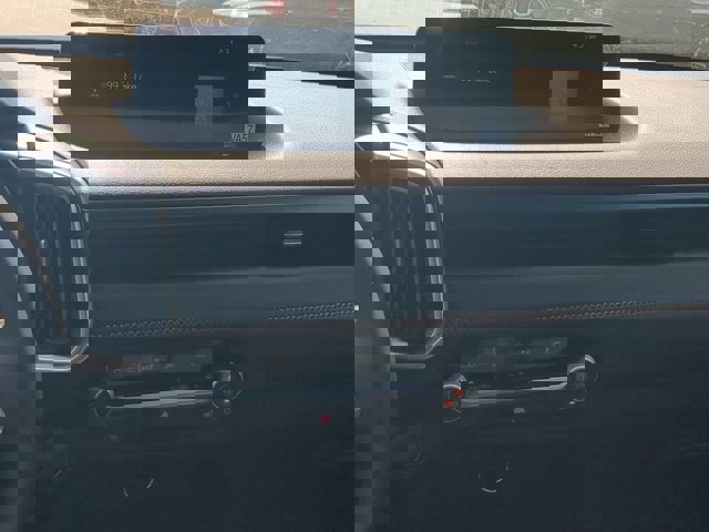 Vehicle image 15 of 26