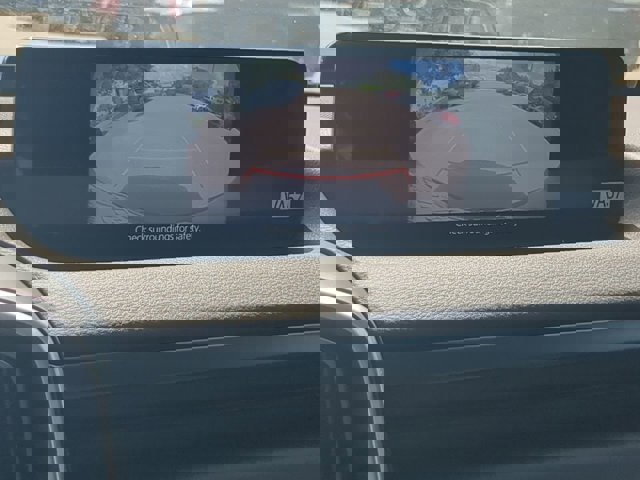 Vehicle image 14 of 26