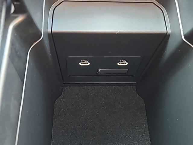 Vehicle image 15 of 20