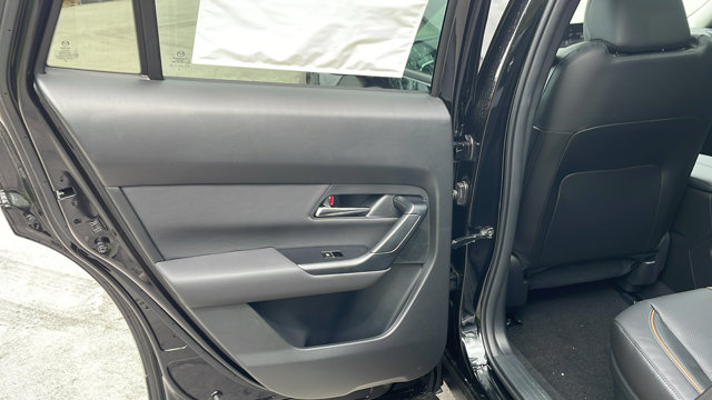 Vehicle image 37 of 41
