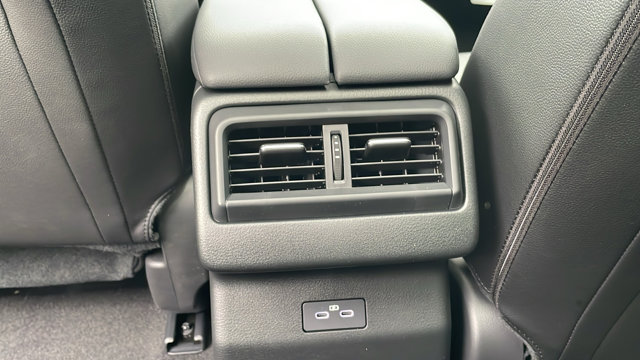 Vehicle image 34 of 41