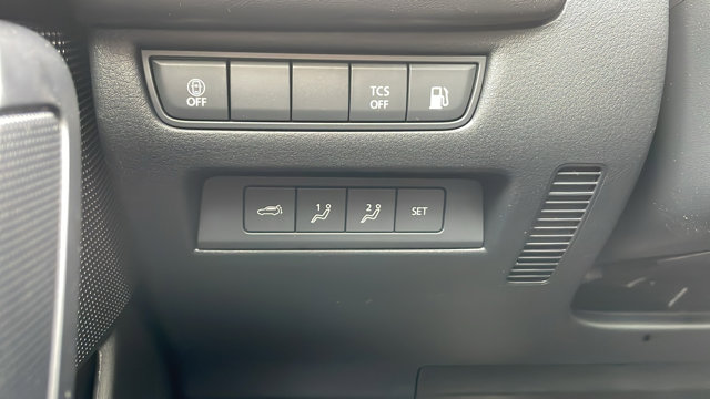 Vehicle image 27 of 41