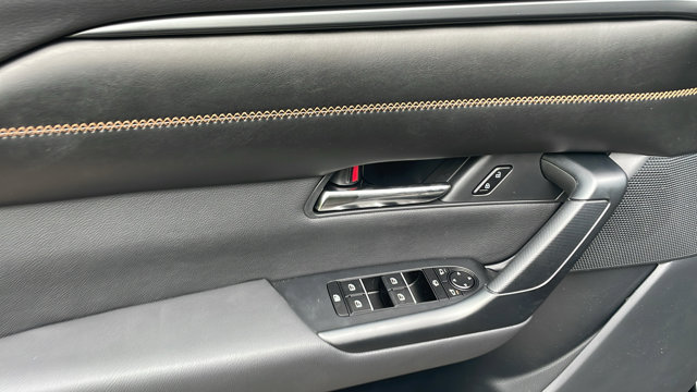 Vehicle image 31 of 41