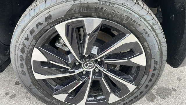 Vehicle image 11 of 41