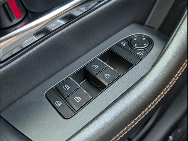 Vehicle image 19 of 21