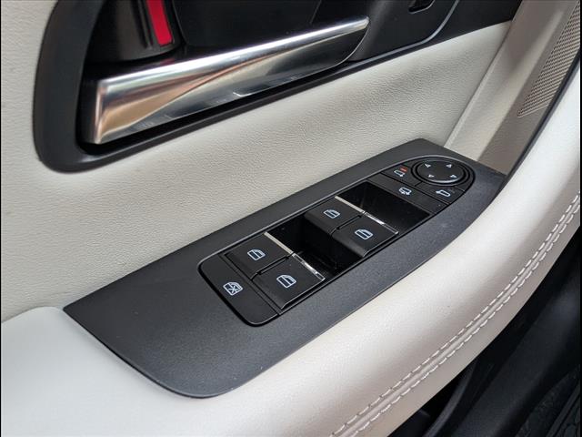 Vehicle image 14 of 15