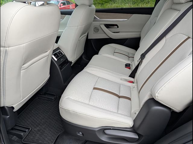 Vehicle image 9 of 15