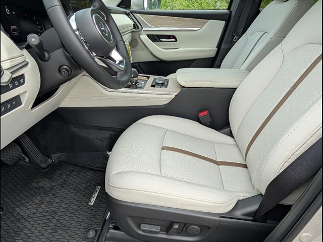 Vehicle image 8 of 15