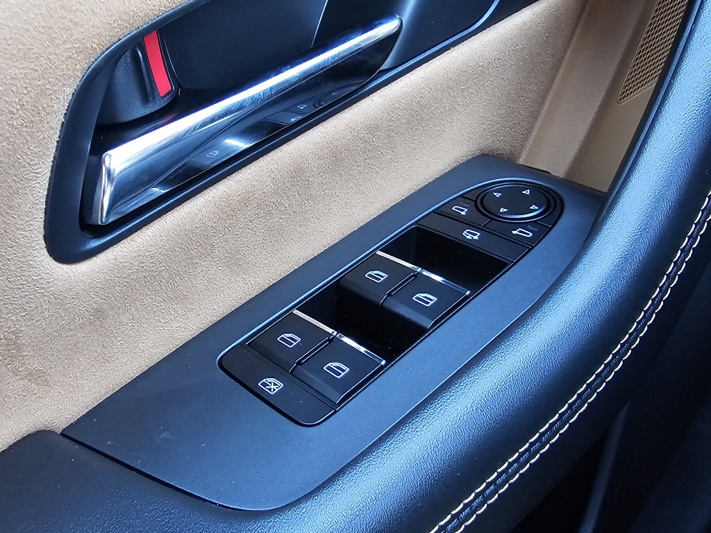 Vehicle image 13 of 14