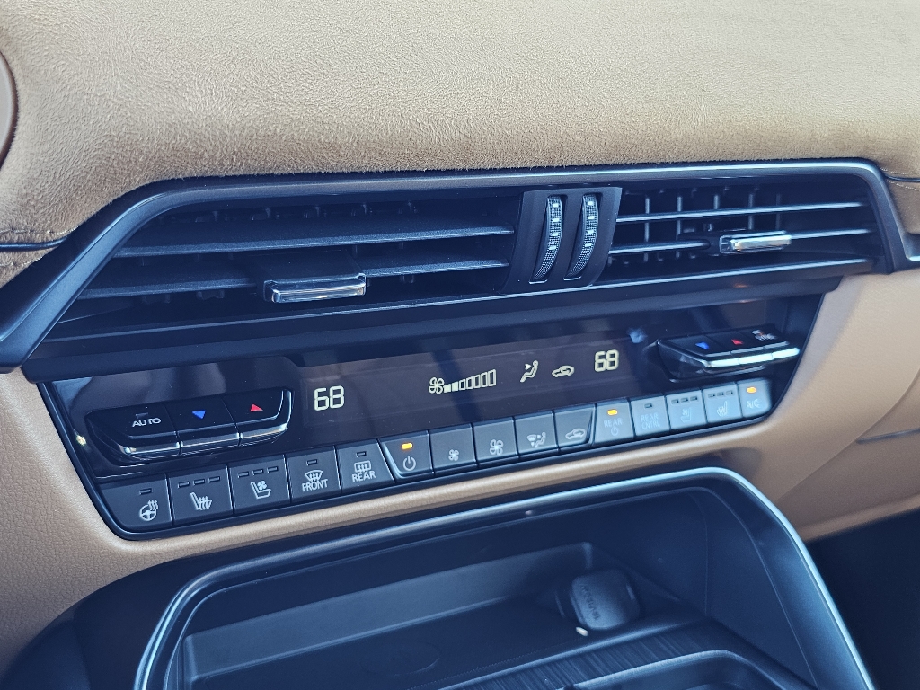 Vehicle image 11 of 14