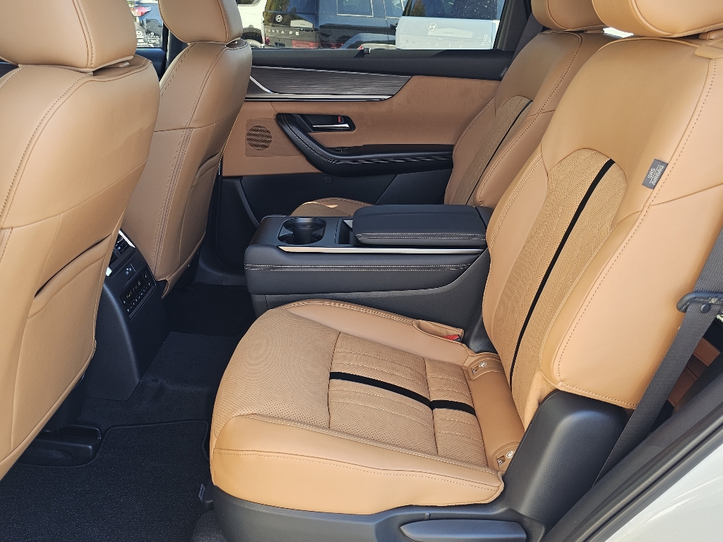 Vehicle image 8 of 14