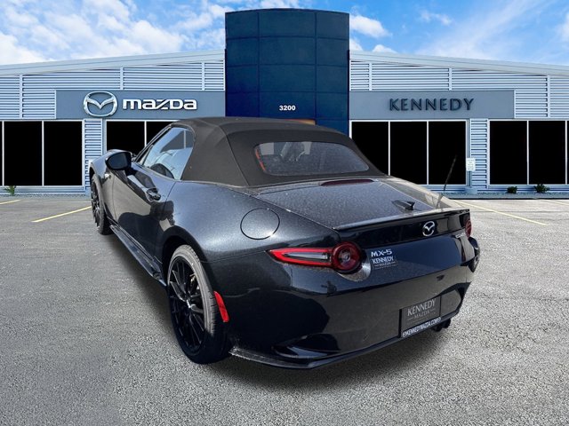 Vehicle image 6 of 8