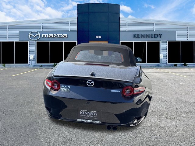 Vehicle image 5 of 8