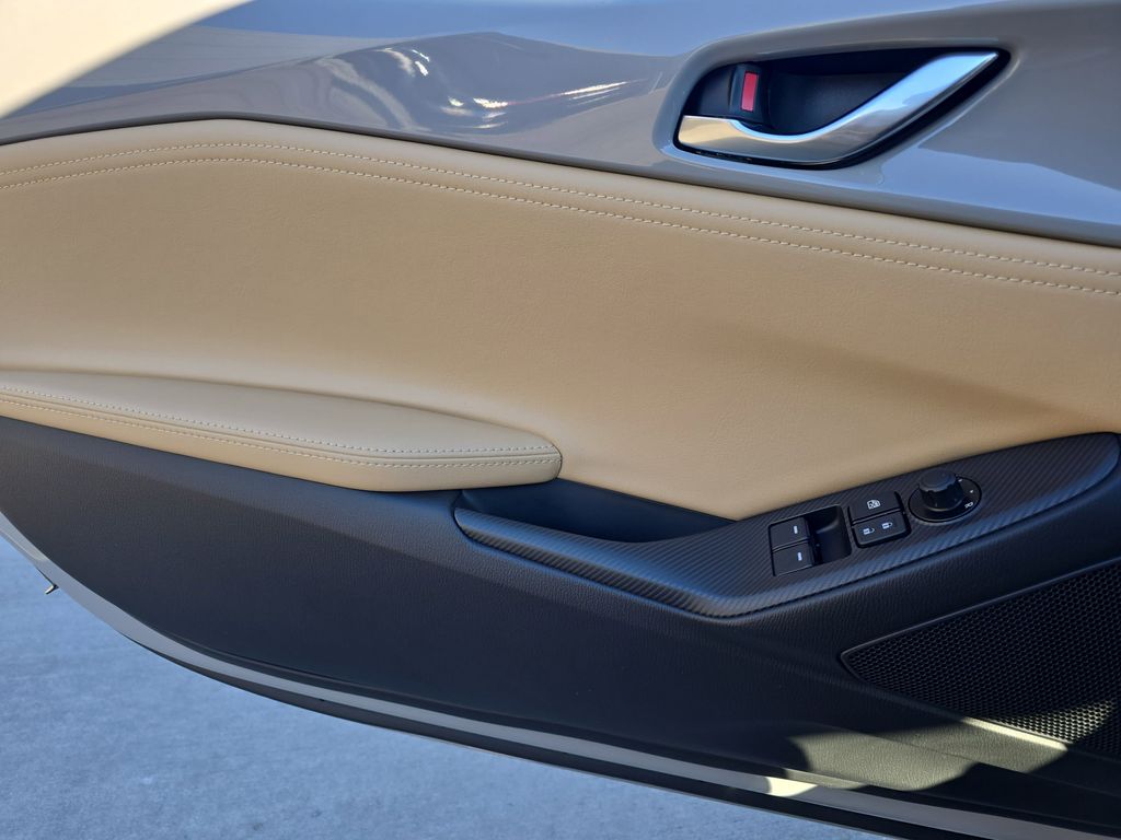 2025 Mazda MX-5 Miata Grand Touring Image 22 of 32