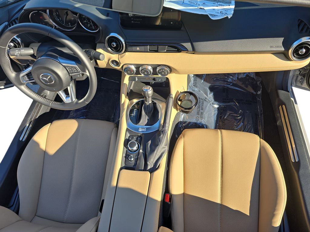 2025 Mazda MX-5 Miata Grand Touring Image 16 of 32