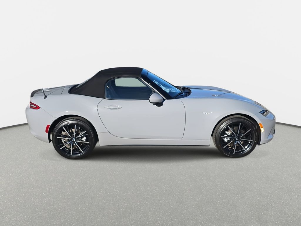 2025 Mazda MX-5 Miata Grand Touring Image 4 of 32