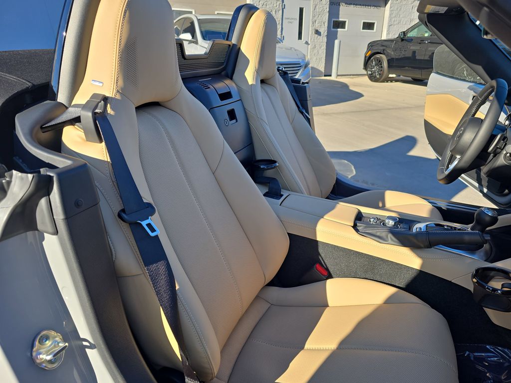 2025 Mazda MX-5 Miata Grand Touring Image 14 of 32