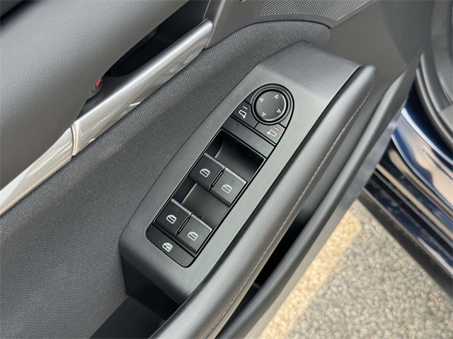 Vehicle image 13 of 18
