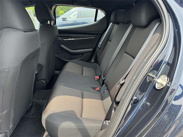 Vehicle image 16 of 18