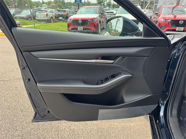 Vehicle image 14 of 18