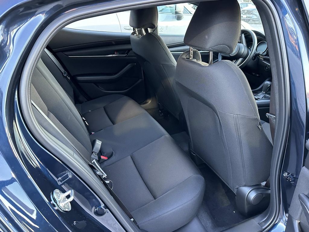 2025 Mazda Mazda3 2.5 S Image 24 of 34