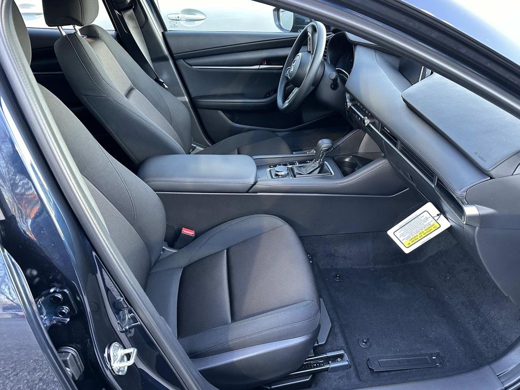 2025 Mazda Mazda3 2.5 S Image 23 of 34