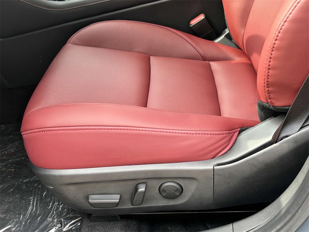 Vehicle image 27 of 29