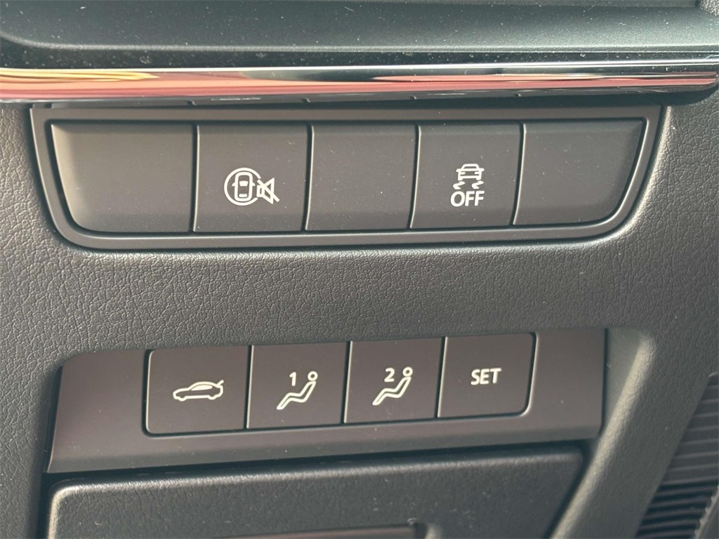 Vehicle image 21 of 29