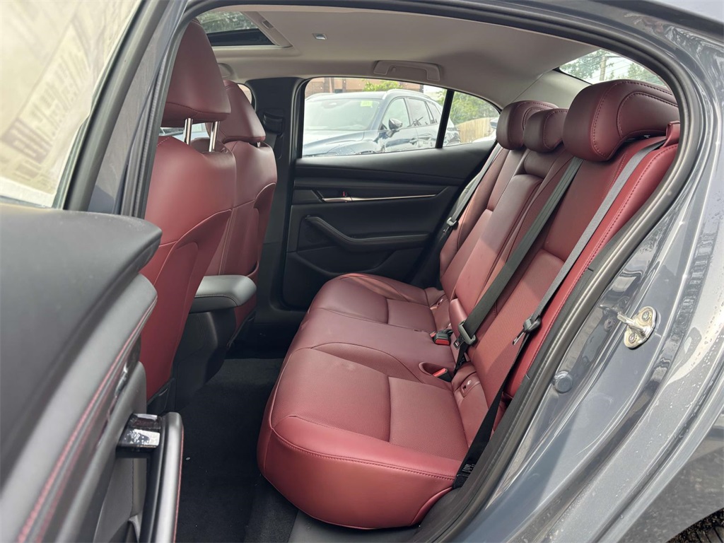 Vehicle image 10 of 29