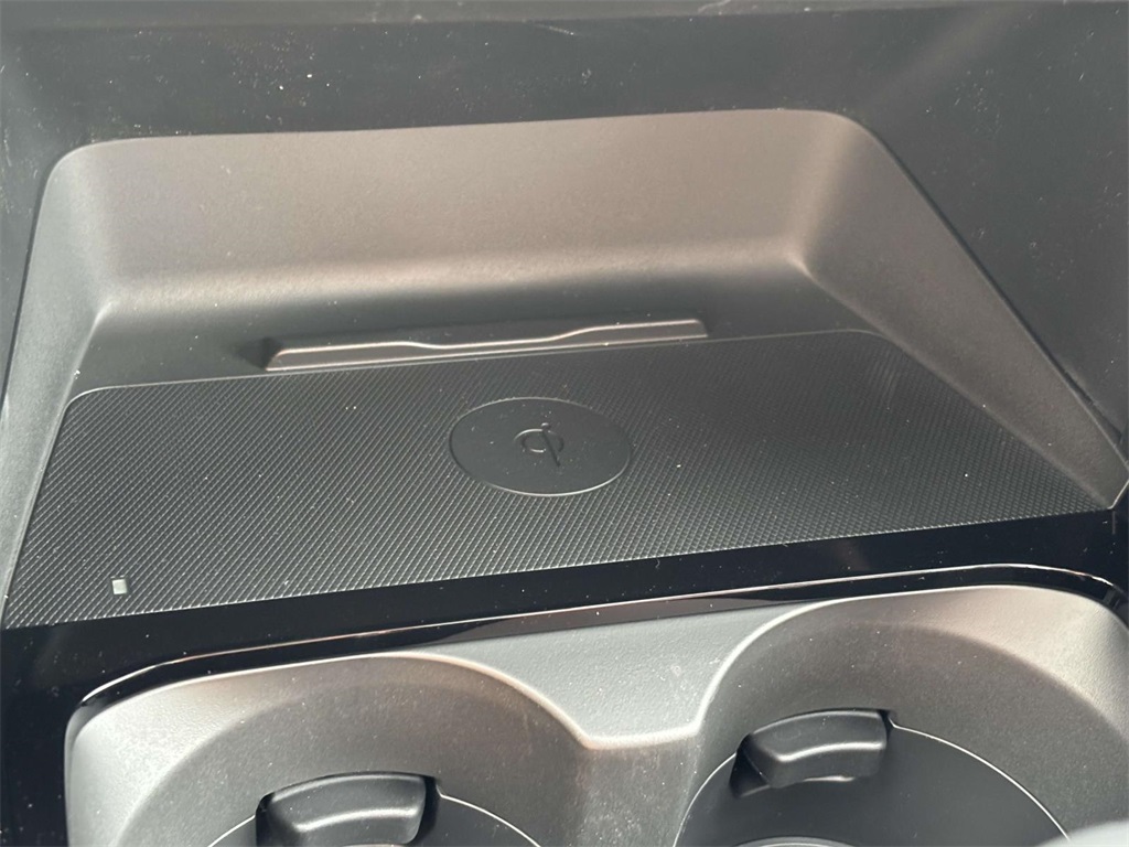 Vehicle image 25 of 29