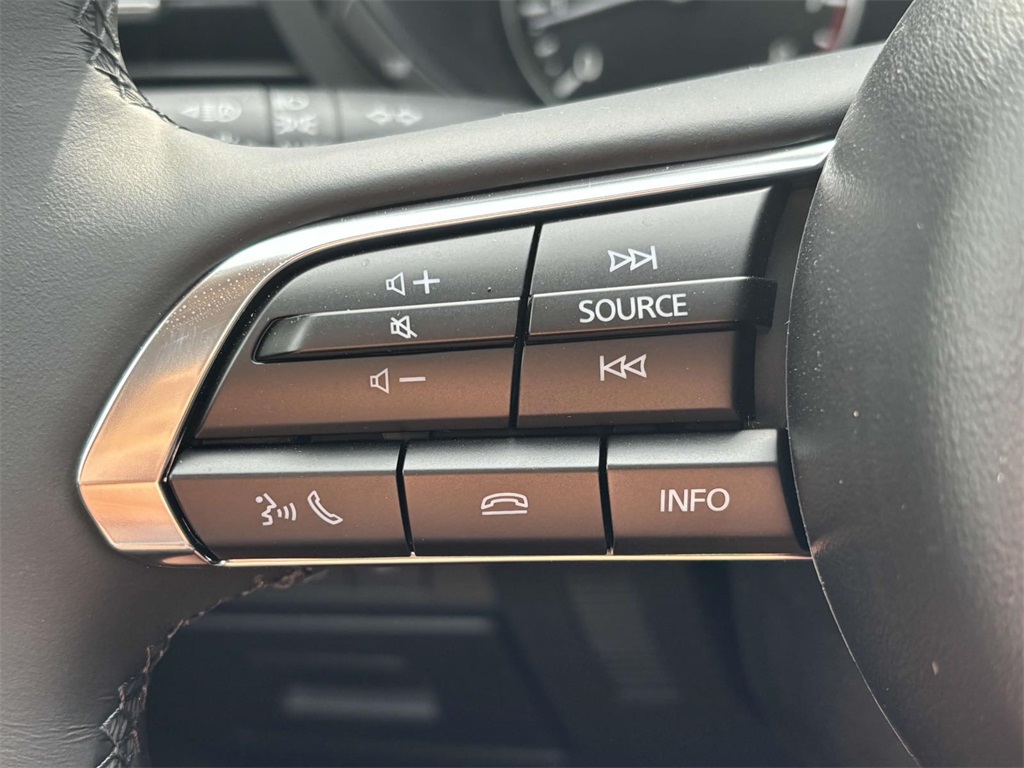 Vehicle image 23 of 29