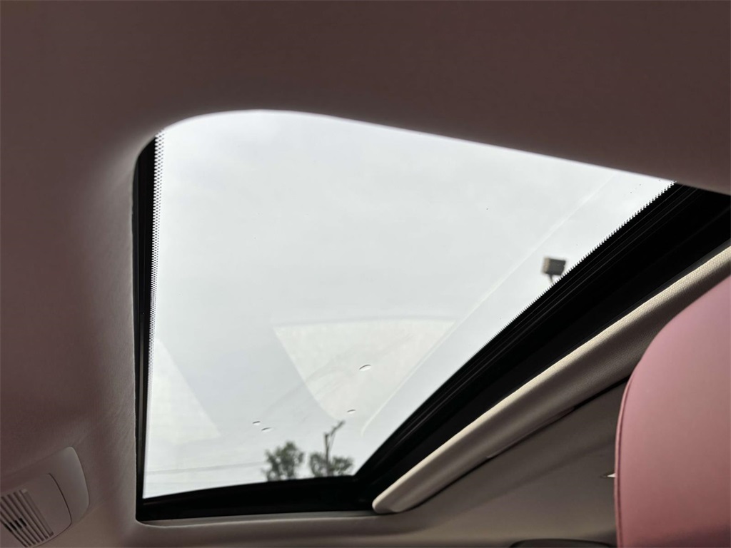 Vehicle image 15 of 29