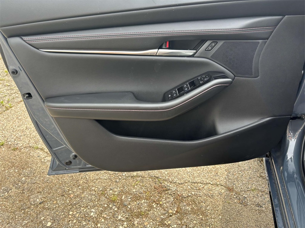 Vehicle image 19 of 29
