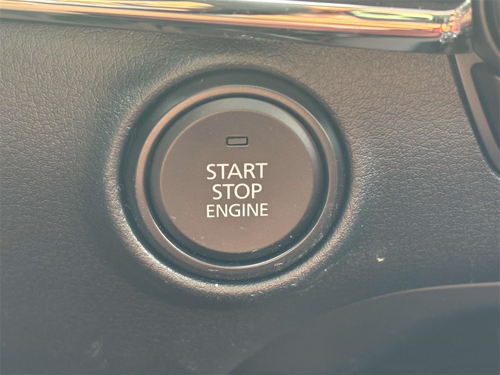 Vehicle image 17 of 29